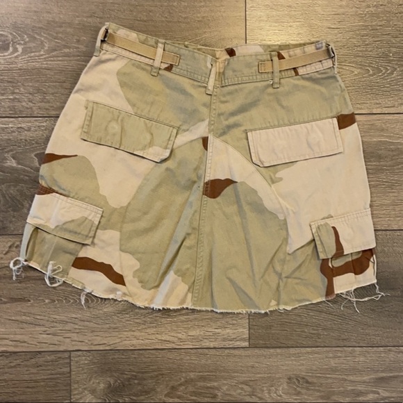 Urban Outfitters camouflage skirt - Picture 2 of 4
